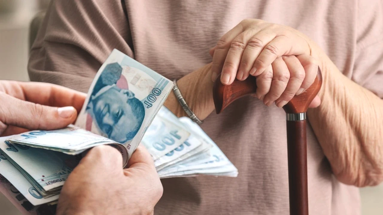En Düşük Emekli Maaşı İçin 5 Kurumun Tahmini! Zirvede 26 Bin 79 TL Var