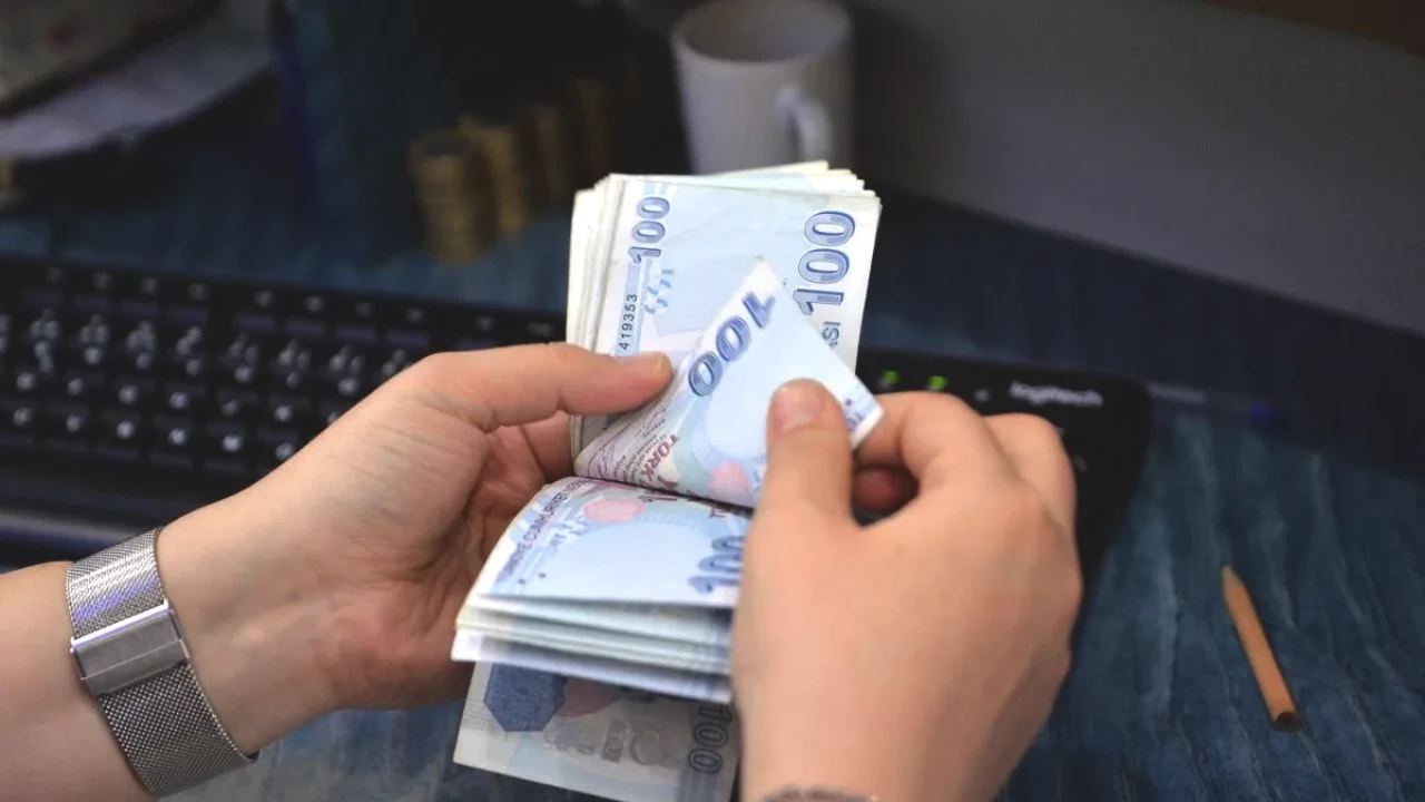 İşten Habersiz Ayrılan Yandı! İşçi de İşverene İhbar Tazminatı Ödeyebilir